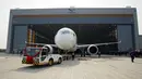 Pesawat C919 saat diperkenalkan oleh Aircraft Corp of China ( Comac) di Pabrik Comac, Shanghai, China, (2/11/2015). Kabarnya pesawat buatan Comac ini sudah dipesan oleh beberapa perusahaan penerbangan. (REUTERS/Stringer) 