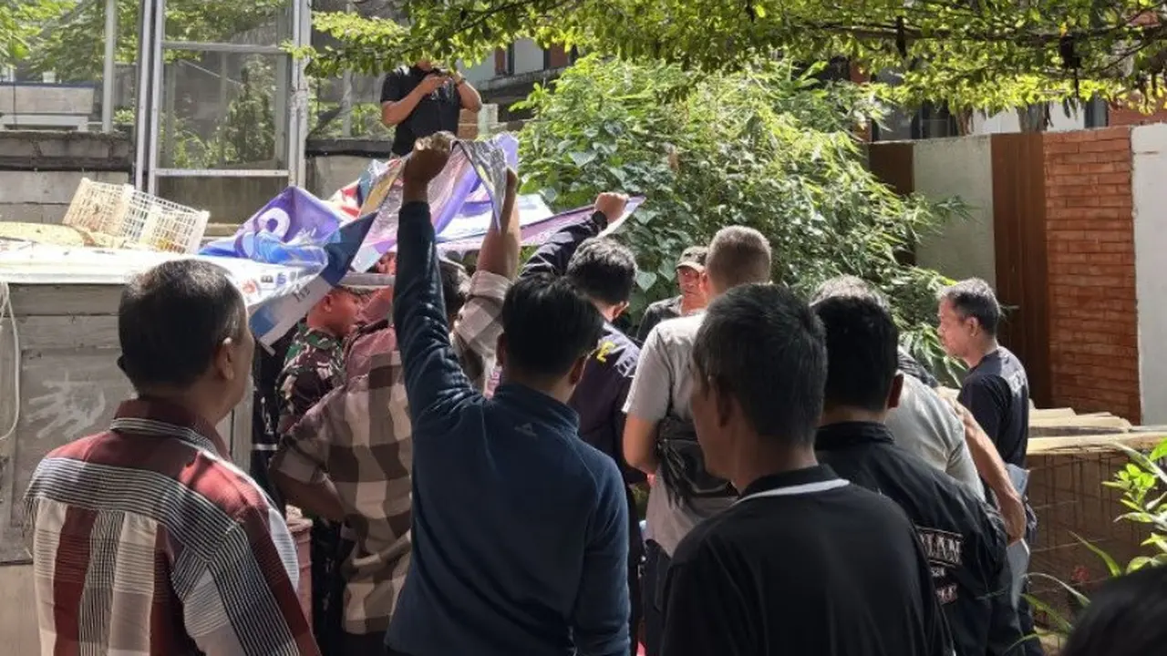 Pelajar Melompat dari Flyover