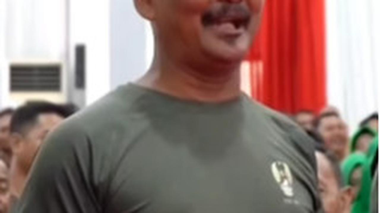 Pak Kumis Anggota Babinsa Ternyata Juragan Kambing, Sumringah saat Ternaknya Dibeli Mayjen TNI