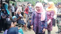 Menteri Sosial Khofifah Indar Parawansa berkunjung ke Kampung Idiot di Kabupaten Ponorogo (Liputan6.com/Dian Kurniawan)
