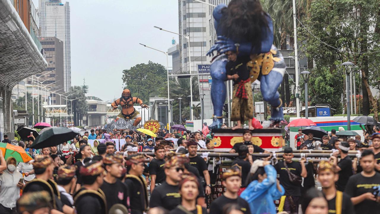 FOTO: Pawai Ogoh Ogoh Semarakkan Jakarta Jelang Hari Raya Nyepi