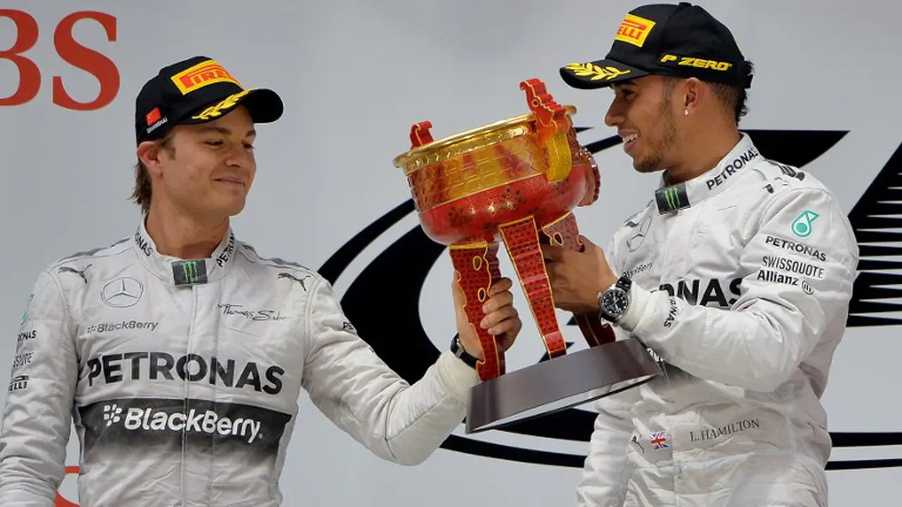 Nico Rosberg dan Lewis Hamilton