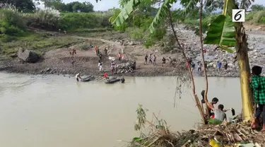 Jembatan Cipamingkis penghubung Kabupaten Bogor dengan Kabupaten Cianjur ambles Kamis, 13 April. Akibatnya, aktivitas warga terganggu