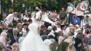Meski kondisi selepas hujan, masjid tetap dipenuhi jemaah. (Liputan6.com/Herman Zakharia)