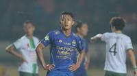Pemain Persib Bandung Febri Hariyadi saat melawan PS TNI pada lanjutan Liga 1 2017 di Stadion Si Jalak Harupat, Sabtu (05/8/2017). Persien menang 3-1. (Bola.com/Nicklas Hanoatubun)