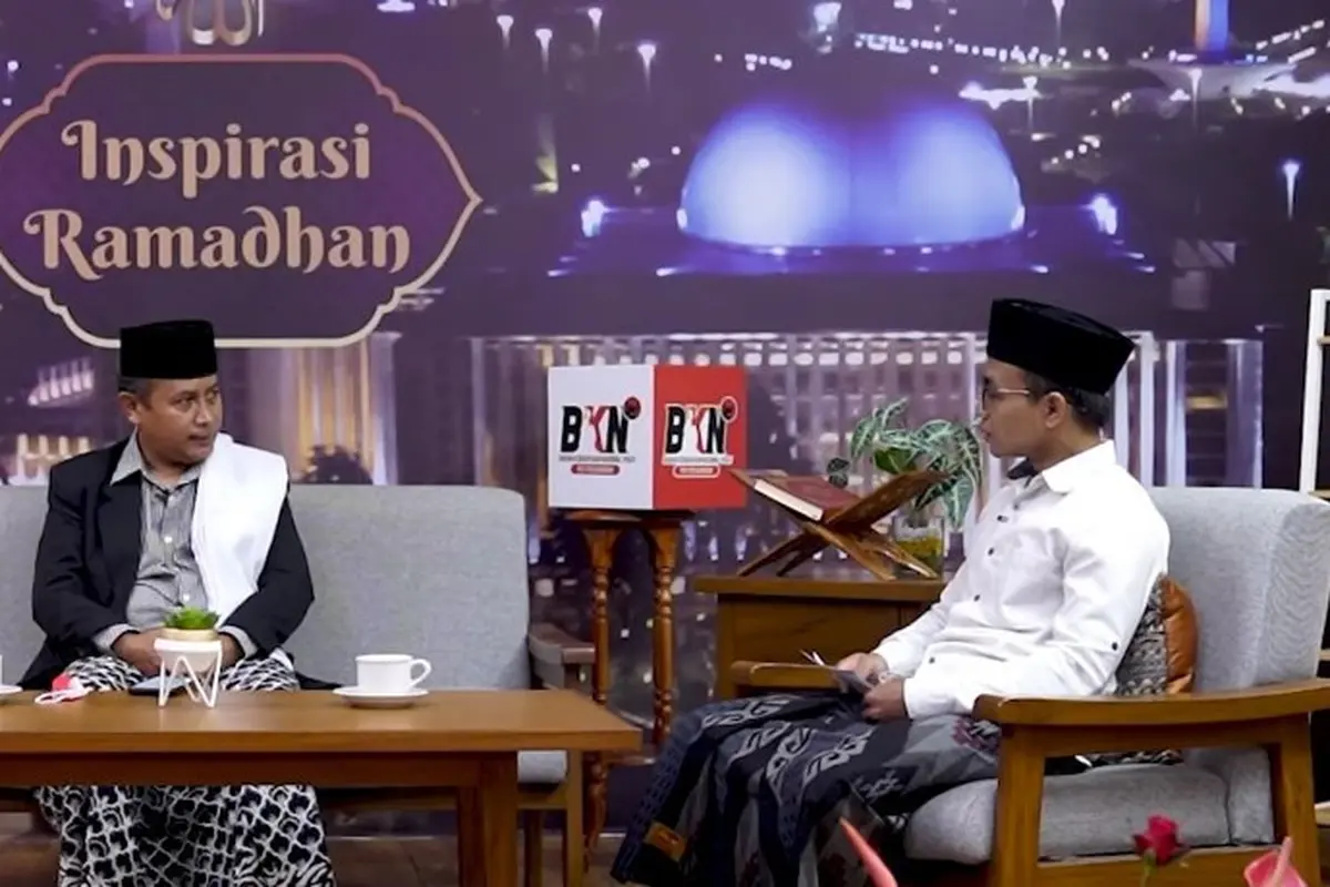 Dosen UIN Syarif Hidayatullah Jakarta, KH Helmy Hidayat