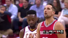 Houston Rockets mengalahkan Cleveland Cavaliers dengan skor 122-118 dalam lanjutan pertandingan NBA 2017-2018.