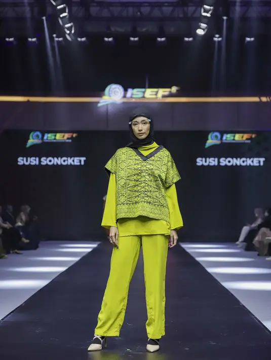 Dengan mengusung tema “New Normal is Sustainable Fashion”, pameran busana ini sukses digelar dengan meriah di Assembly Hall JCC dengan konsep fashion parade. Gelaran ini berupaya menggiatkan sosialisasi konsep sustainable fashion.
(dok/ISEF2021).
