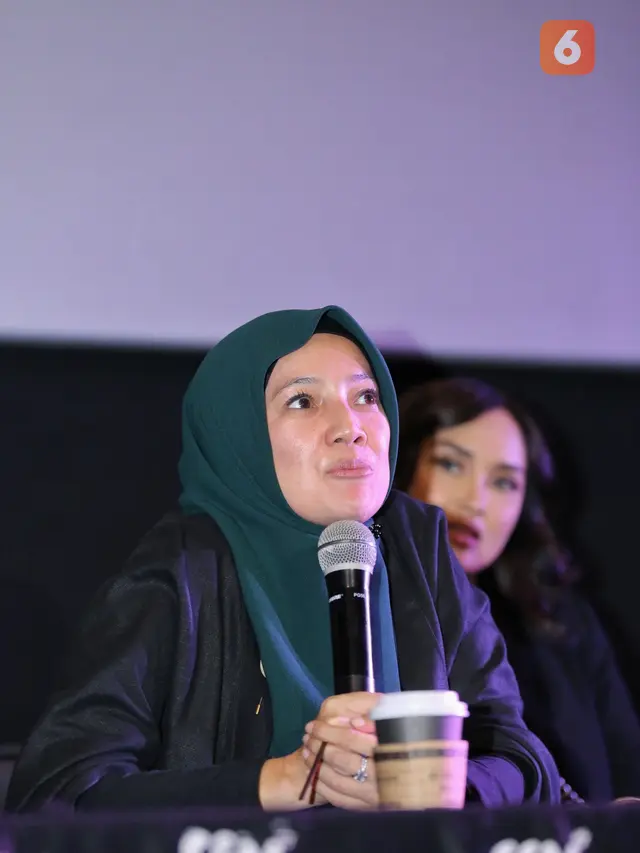[Fimela] Cut Mini Berhijab