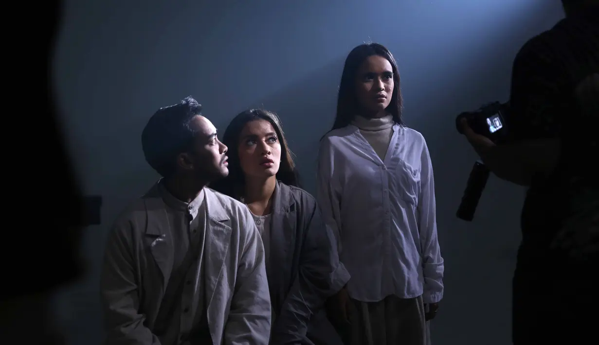 "Kita lagi syuting video klip Berlari Tanpa Kaki, GAC yang nyanyiin dari salah satu soundtrack Cek Toko Sebelah," ujar Gamaliel saat ditemui di kawasan Cipete, Jakarta Selatan, Selasa (31/1/2017). (Nurwahyunan/Bintang.com)