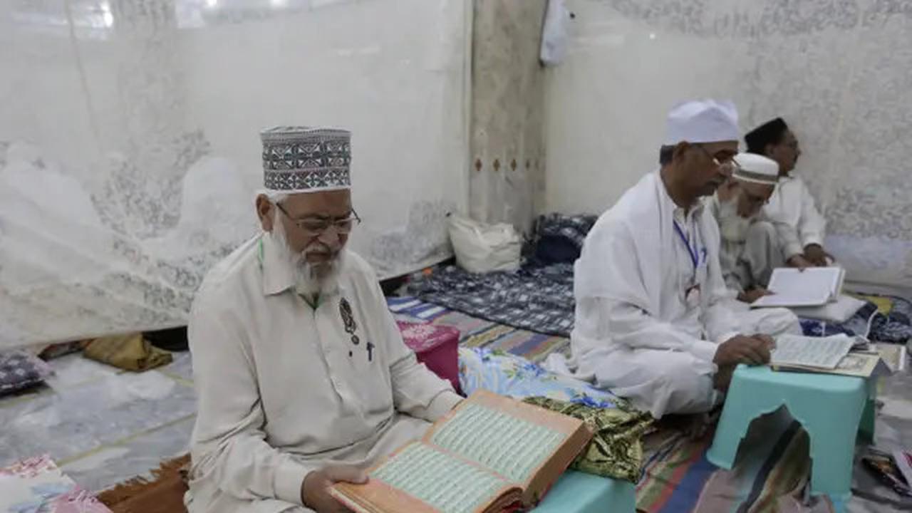 Bolehkah I'tikaf Dilakukan di Luar Masjid? Jawaban Ustadz Adi Hidayat
