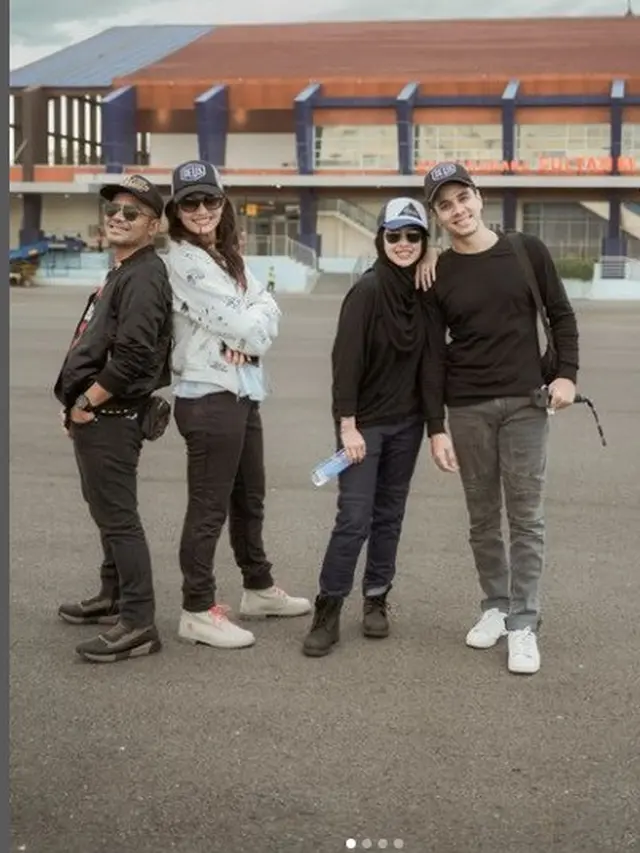 Judika dan Duma Riris touring di NTB bareng Rionaldo Stokhorst serta istri (Foto: instagram jud1ka)
