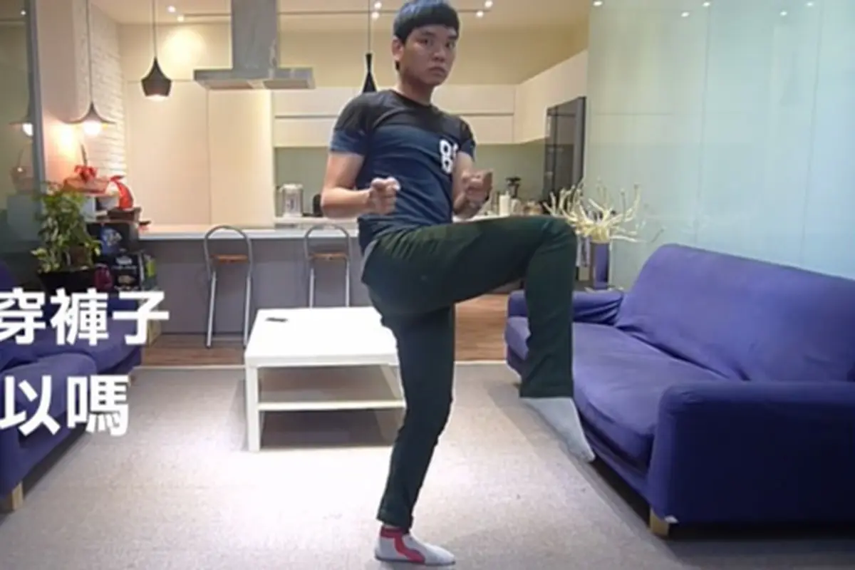 Photo copyright Youtube/頂尖對決之穿褲子篇