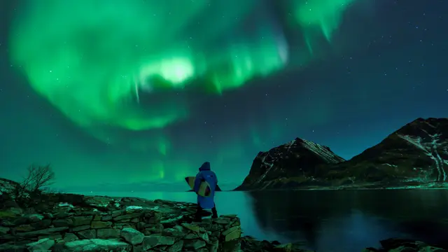 Cara Peselancar Nikmati Keindahan Aurora di Norwegia Utara