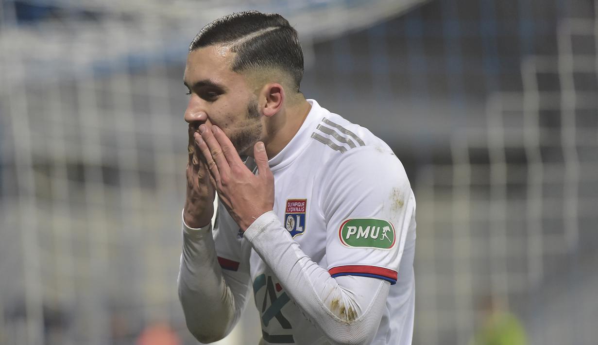 2. Rayan Cherki (Lyon/ 16 tahun, 102 hari) - Melakukan debut pada 27/11/2019 saat melawan Zenit di Saint Petersburg pada fase grup musim 2019/2020 sebagai pemain pengganti pada menit k-74. Lyon kalah 0-2 dalam laga tersebut. (AFP/Romain Lafabregue)