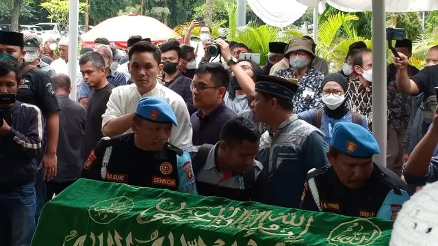 Ben Kasyafani di Pemakaman Jenazah Ayahanda