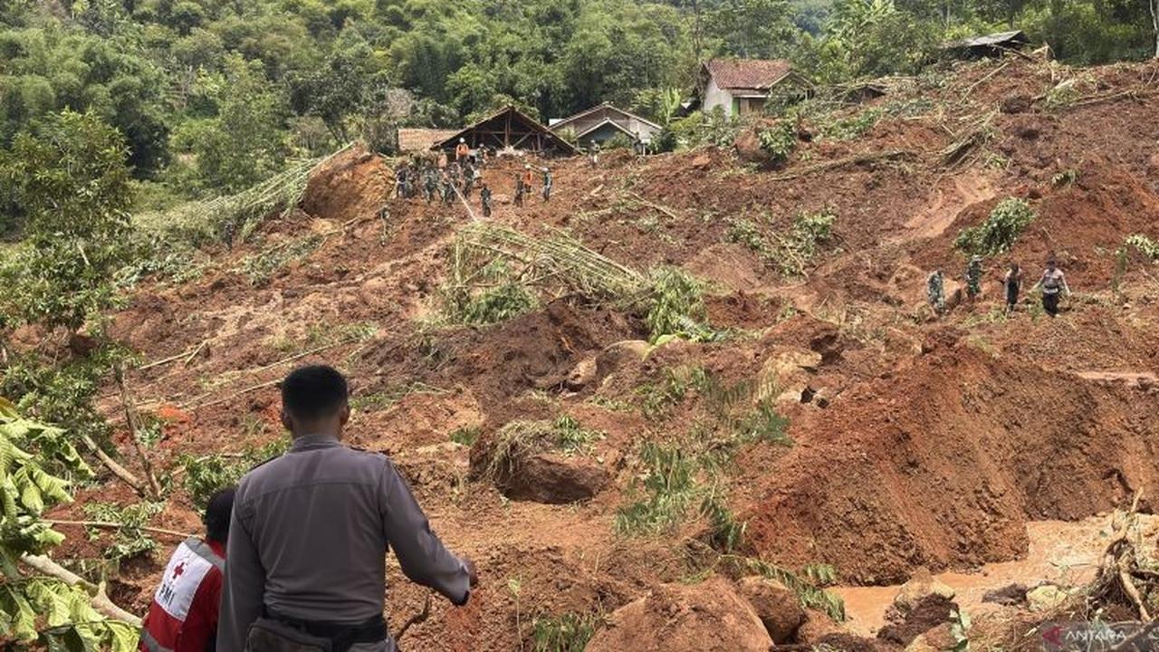Tim SAR Terus Lakukan Pencarian Korban Longsor Arjasari Bandung, Tiga Warga Masih Hilang