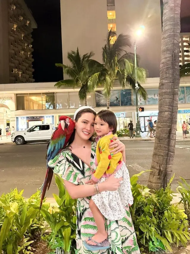 Shandy Aulia dan anak saat Liburan di Hawaii