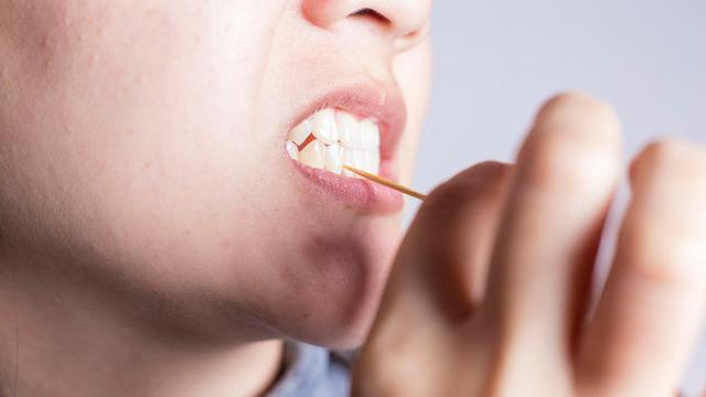 Dampak Negatif dari Pemakaian Tusuk Gigi