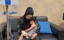 7 Potret  Ria Ricis Tiba-Tiba Masuk Rumah Sakit, Moana Setia Temani Sang Ibu