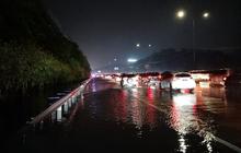 Jasa Marga Sigap Lakukan Penanganan Genangan Tol Jagorawi Akibat Hujan Deras