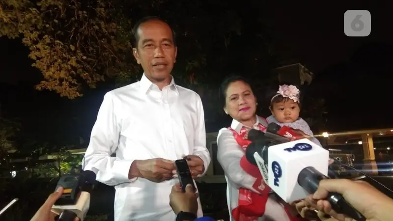 Calon Presiden nomor urut 01 Jokowi jelang debat keempat Pilpres 2019. (Liputan6.com/Lizsa Egeham)