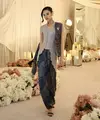 Anya Geraldine tampil mengenakan kebaya lace abu-abu dipadukan selendang batik dihiasi bros senada dengan bawahannya. [@anyageraldine]