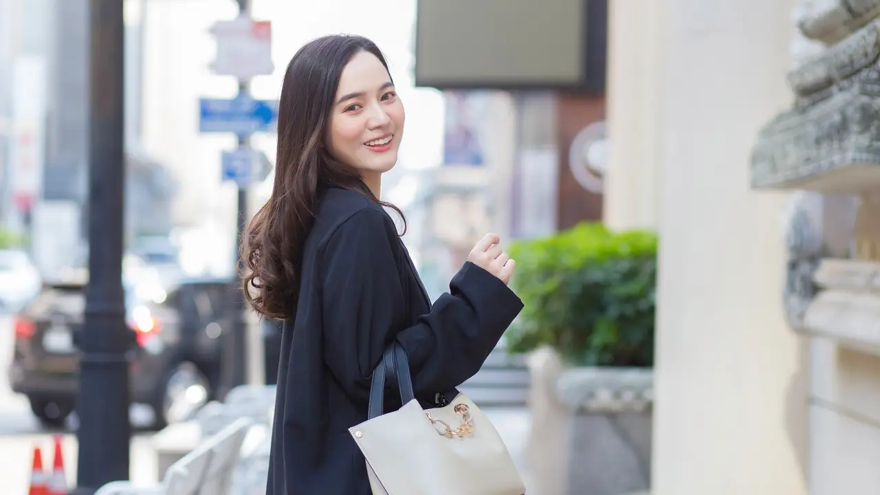 wanita oktober tampak berkelas