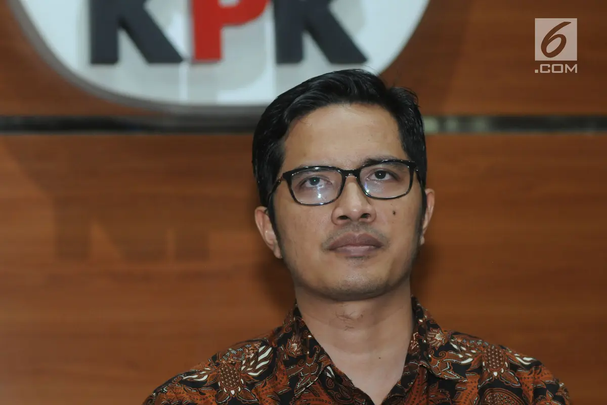 KPK Beri Keterangan Terkait Gratifikasi Proyek Tower BTS Bupati Mojokerto