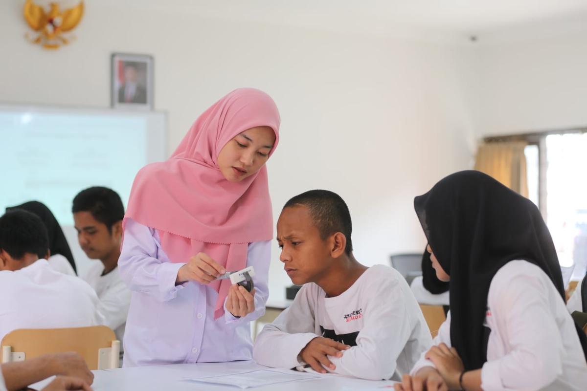Akbar Rusman (15) siswa Sekolah Rakyat Menengah Atas (SRMA) 26 Makassar