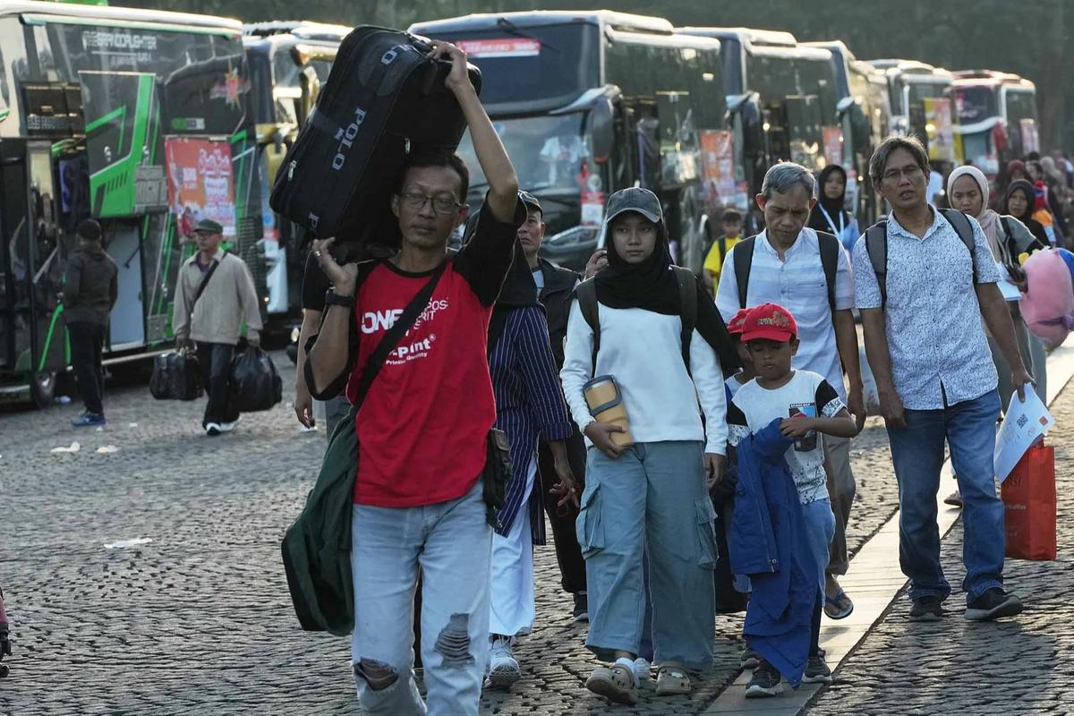 FOTO: Ribuan Warga Ikuti Mudik Gratis Pemprov DKI Jakarta
