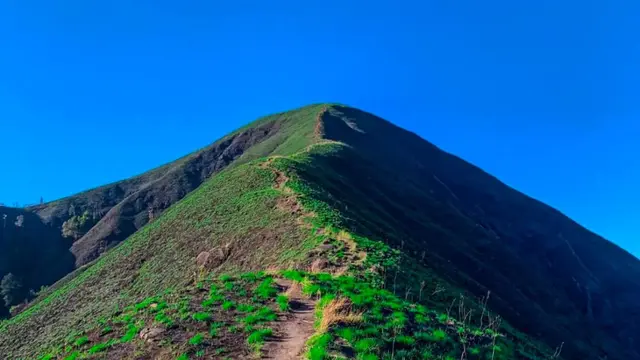 Gunung Anak Dara di Lombok ntb