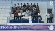 Wakil Presiden Jusuf Kallla (kedua kanan) memberi sambutan jelang membuka Indonesia Open Aquatic Championship 2017 di Stadion Aquatic GBK, Jakarta, Selasa (5/12). Ajang ini merupakan test event jelang Asian Games 2018. (Liputan6.com/Helmi Fithriansyah)