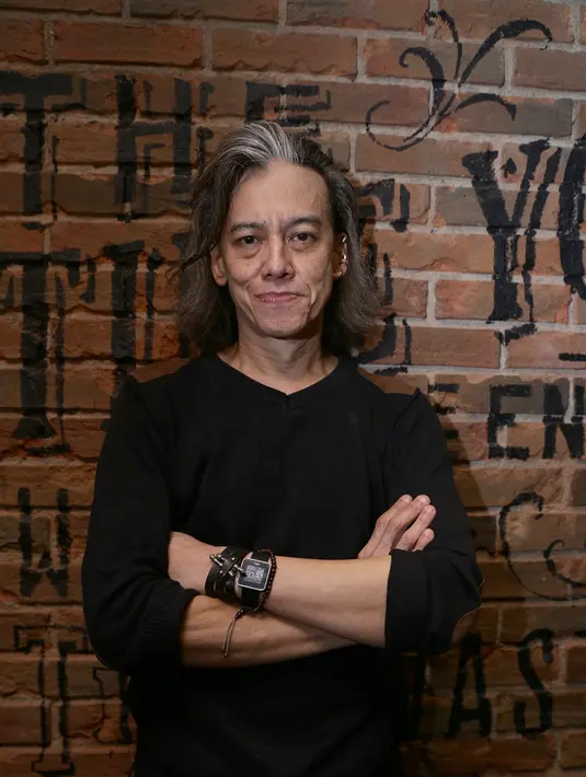 Aktris dan penyanyi, Ayu Azhari mengatakan, Fariz RM selain membantu olah vokal juga membantu dalam aransemen musiknya. (Andy Masela/Bintang.com)