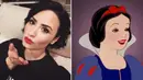 Demi Lovato pernah memotong pendek rambutnya. Gaya seperti ini membuat dirinya mirip Snow White ya. (twistmagazine)
