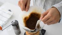 Ilustrasi ampas kopi sisa seduh manual-Shutterstock-Sucha Kittiwararat