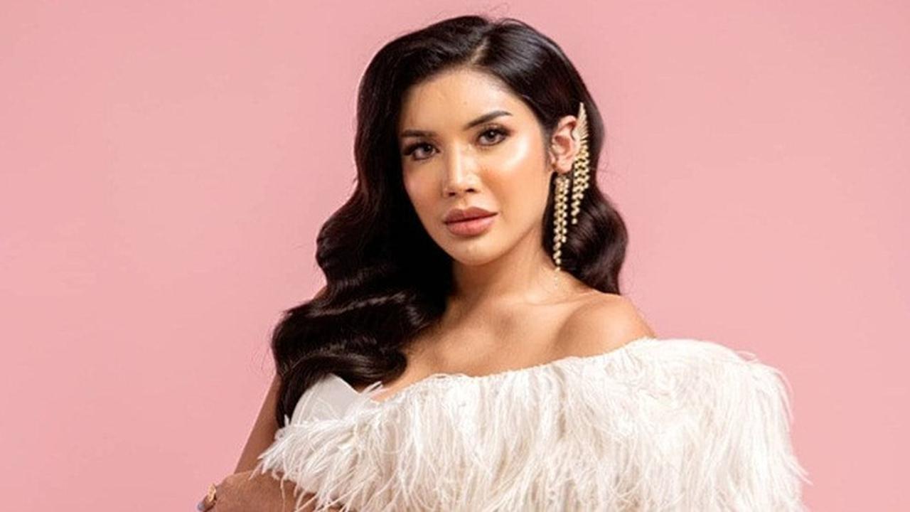 7 Gaya Pemotretan Millen Cyrus Terbaru dengan Gaun Putih, Curi Perhatian