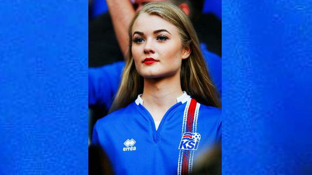 Para suporter punya cara tersendiri untuk menyemangati pemain selain dari teriakan nyanyian penyemangat.