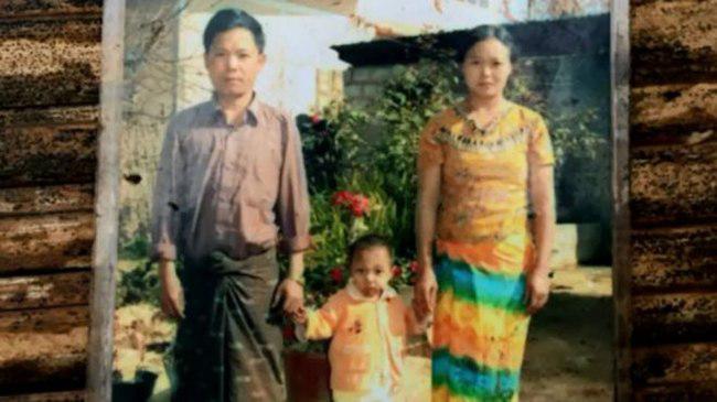 Khin Khin Oo dan orang tuanya | foto: copyright bbc.co.uk