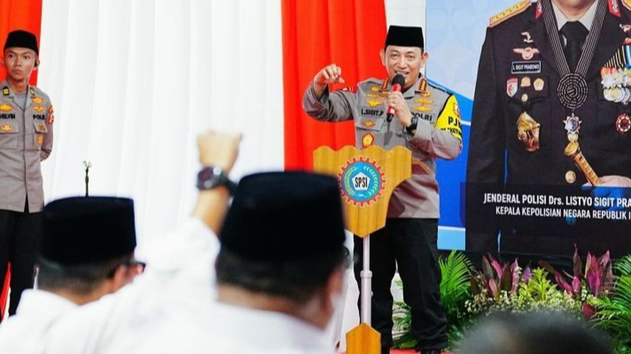 Kapolri Beri Penghargaan Rekpro Bintara ke Sepupu Briptu Ghalib yang Gugur Ditembak TNI
