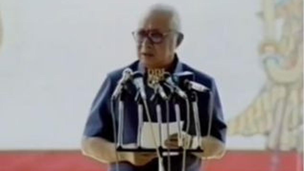 Melansir dari Instagram @jejaksoeharto, membagikan video lawas merekam momen peresmian 275 pabrik oleh Presiden Soeharto.