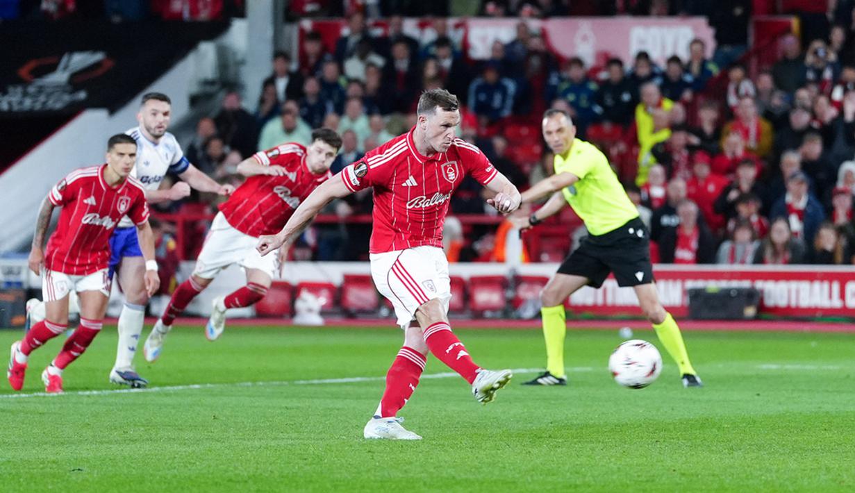Gol tunggal kemenangan tuan rumah lahir pada babak kedua melalui eksekusi penalti Chris Wood. (David Davies/PA via AP)