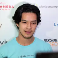 Beredar kabar Morgan Oey menjalin hubungan khusus dengan Aura Kasih. Meski kabar itu santer terdengar, mantan personel band Smash itu santai menanggapinya. Bantahan juga dari mantan kekasih Glenn Fredly tersebut. (Deki Prayoga/Bintang.com)