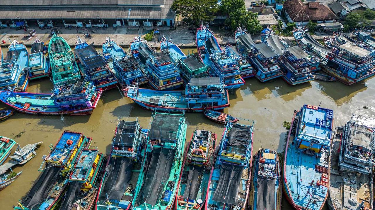 FOTO: Ribuan Kapal Nelayan Pati Berhenti Melaut Akibat Lonjakan Harga Solar
