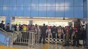 Stasiun Juanda Padat Siang Hari, KAI Commuter Ungkap Pemicu