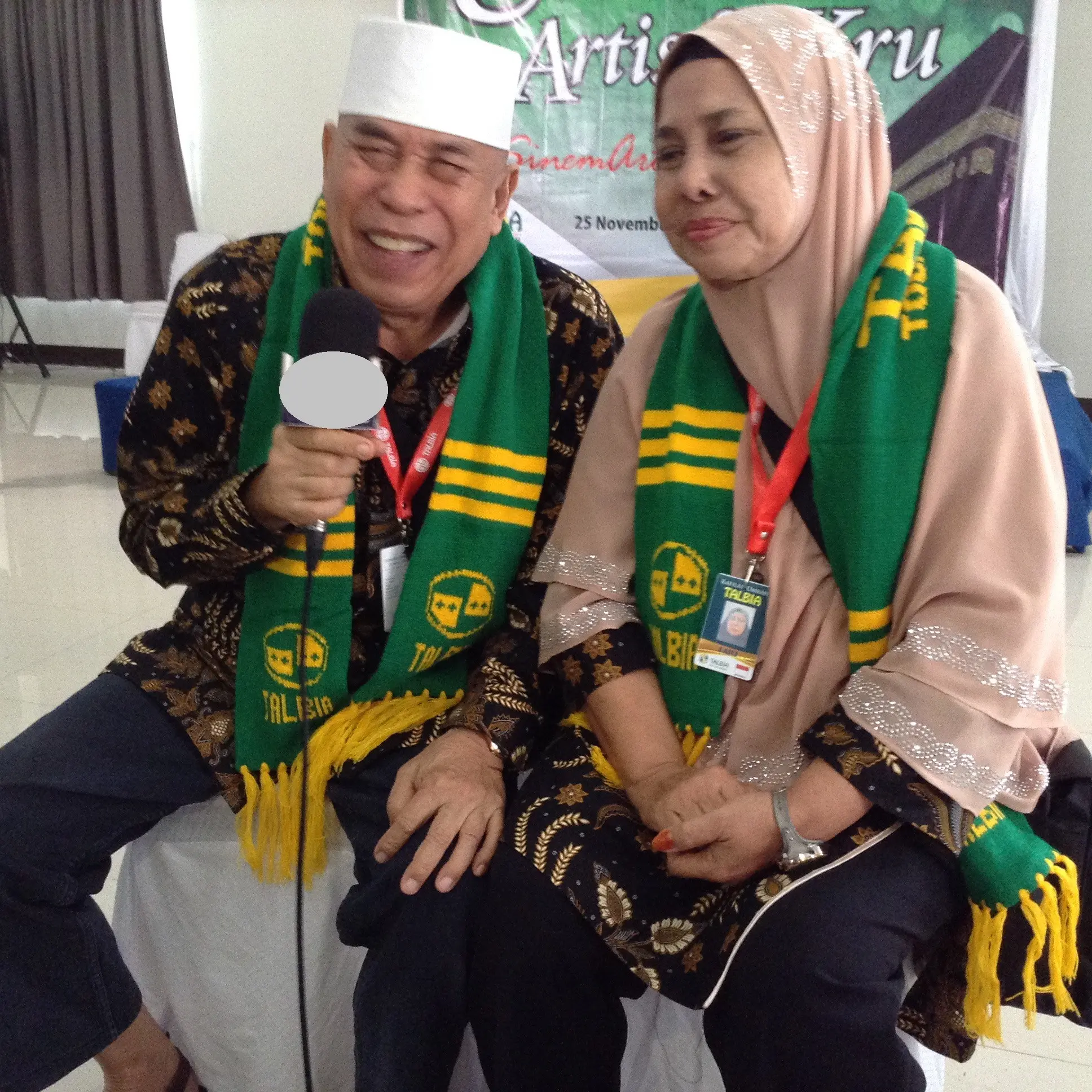 Latief Sitepu berangkat umrah bersama istri (Foto: Telni Rusmitantri)