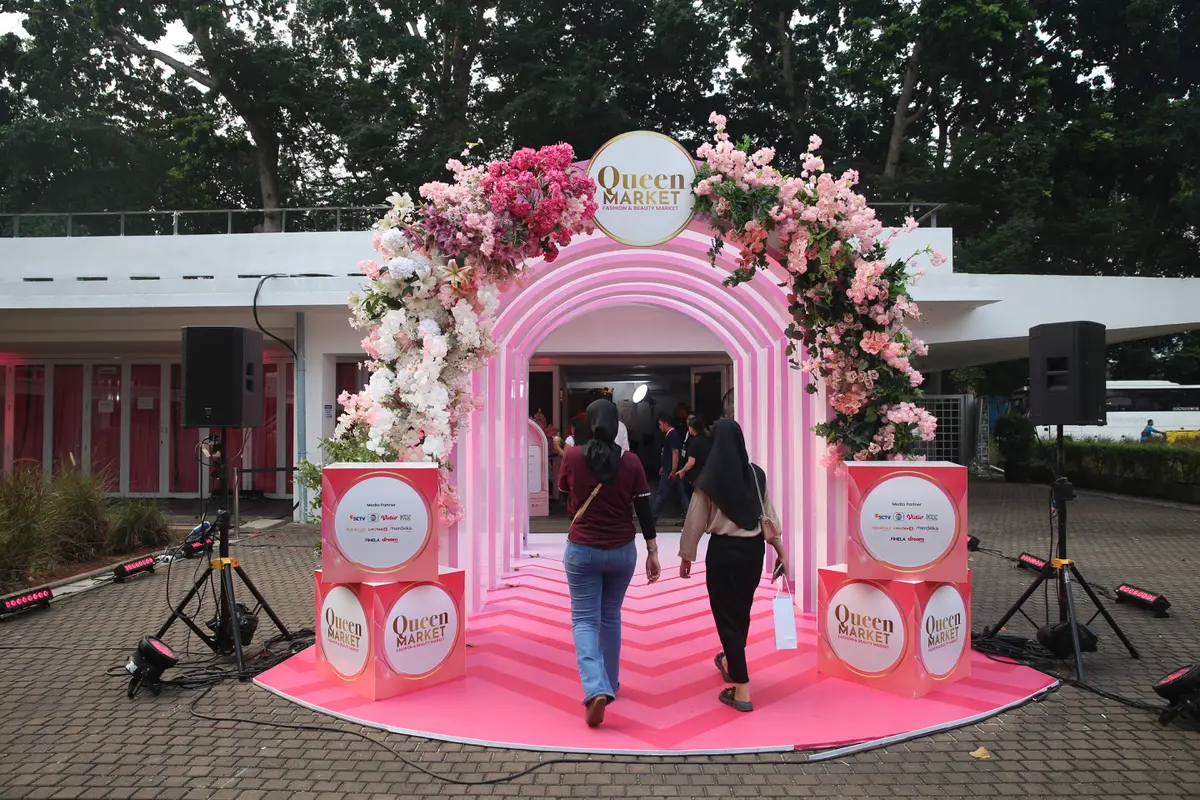 Keseruan Queen Market yang Menarik Perhatian Pageant Lovers, Harganya di Bawah Pasar