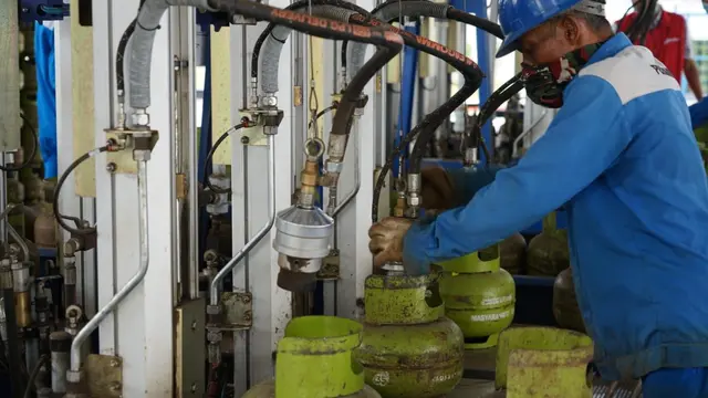 Sejak 15 Desember 2022, Satgas Nataru Pertamina Patra Niaga siaga di jalur strategis dan wisata untuk memastikan kehandalan pasokan dan layanan BBM, LPG dan avtur bagi masyarakat berjalan dengan lancar. (Dok Pertamina)