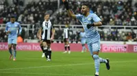 Gelandang Manchester City Riyad Mahrez dalam pertandingan Liga Inggris melawan Newcastle United di St James' Park, 19 Desember 2021. (Oli SCARFF / AFP)