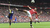 Penyerang Manchester United asal Swedia, Zlatan Ibrahimovic menjadi pemain yang paling banyak melepaskan tembakan ke arah gawang hingga pekan ke-8 Premier League 2016-2017 dengan total tembakan sebanyak 39 kali. (AFP/Anthony Devlin)